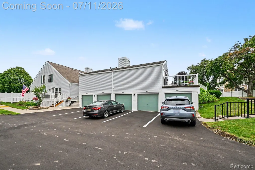 21206 E Glen Haven Circle Novi City MI 48167
