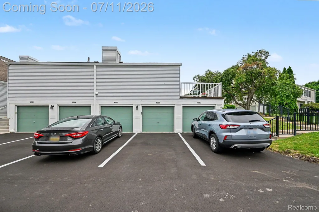 21206 E Glen Haven Circle Novi City MI 48167