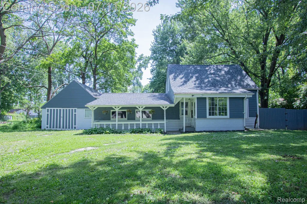 20500 Mckishnie Street Clinton Charter Township MI 48035