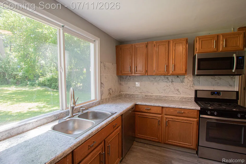 20500 Mckishnie Street Clinton Charter Township MI 48035