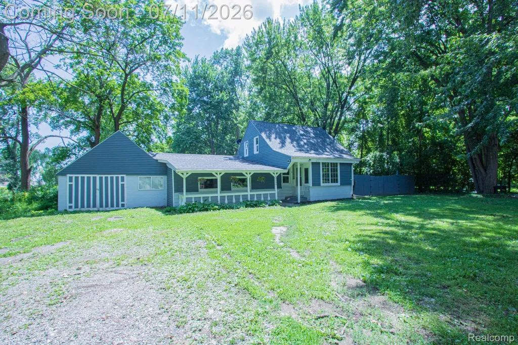 20500 Mckishnie Street Clinton Charter Township MI 48035
