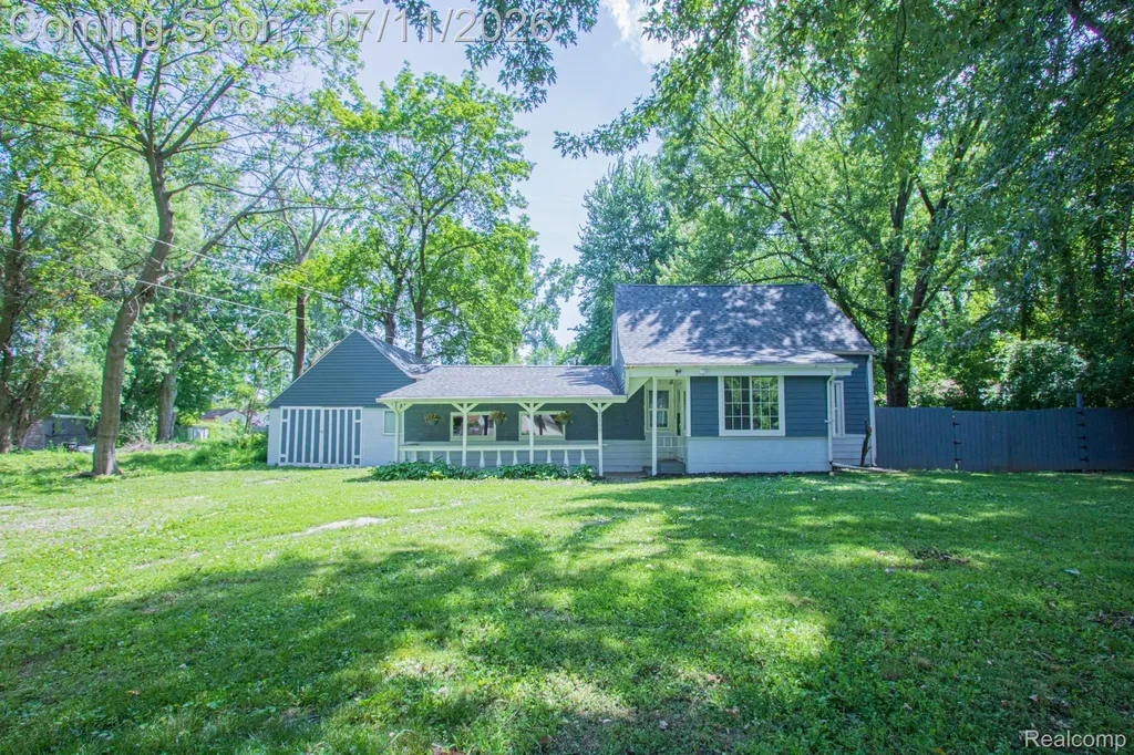 20500 Mckishnie Street Clinton Charter Township MI 48035