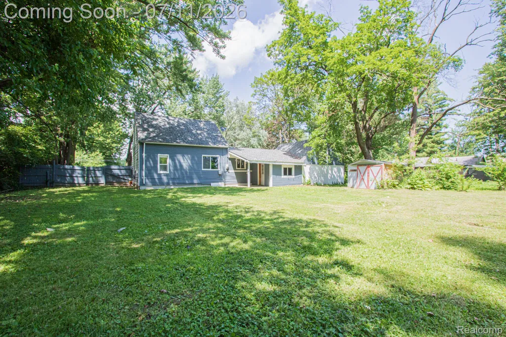 20500 Mckishnie Street Clinton Charter Township MI 48035