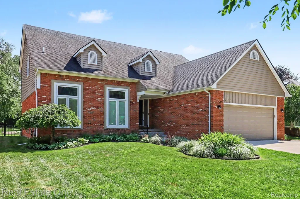 2102 Tuscany Drive Troy City MI 48085