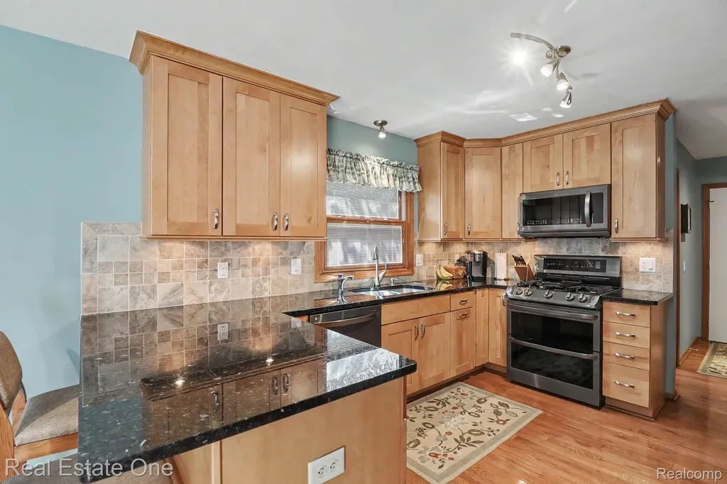 2102 Tuscany Drive Troy City MI 48085