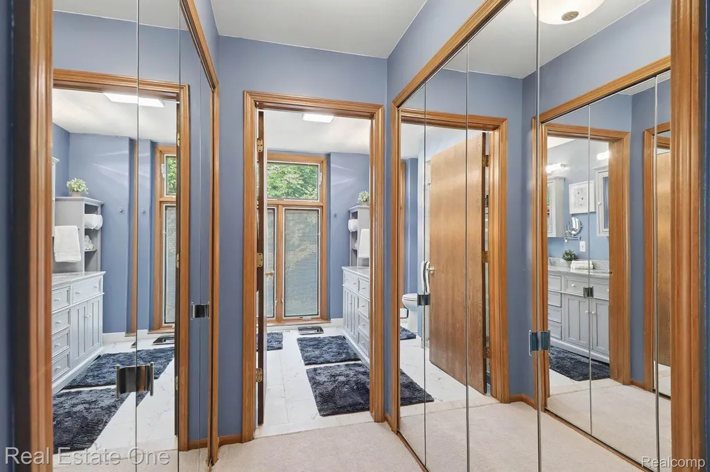 2102 Tuscany Drive Troy City MI 48085