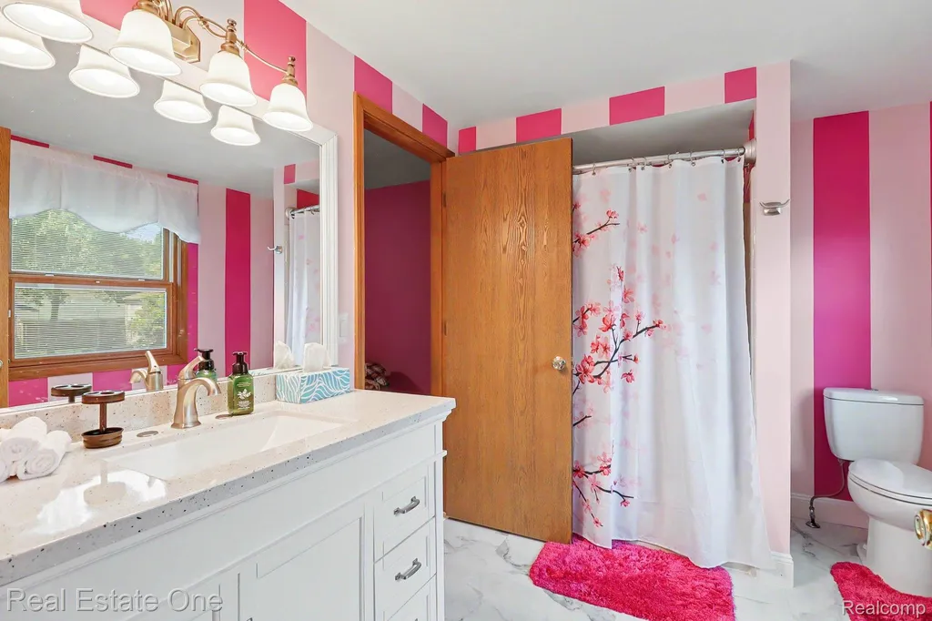 2102 Tuscany Drive Troy City MI 48085