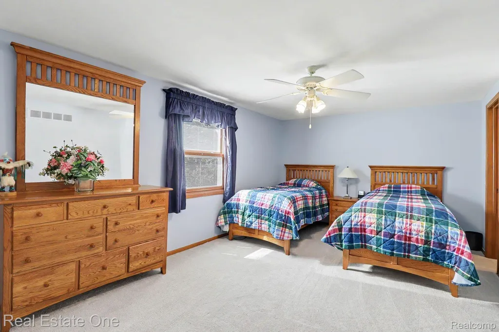 2102 Tuscany Drive Troy City MI 48085