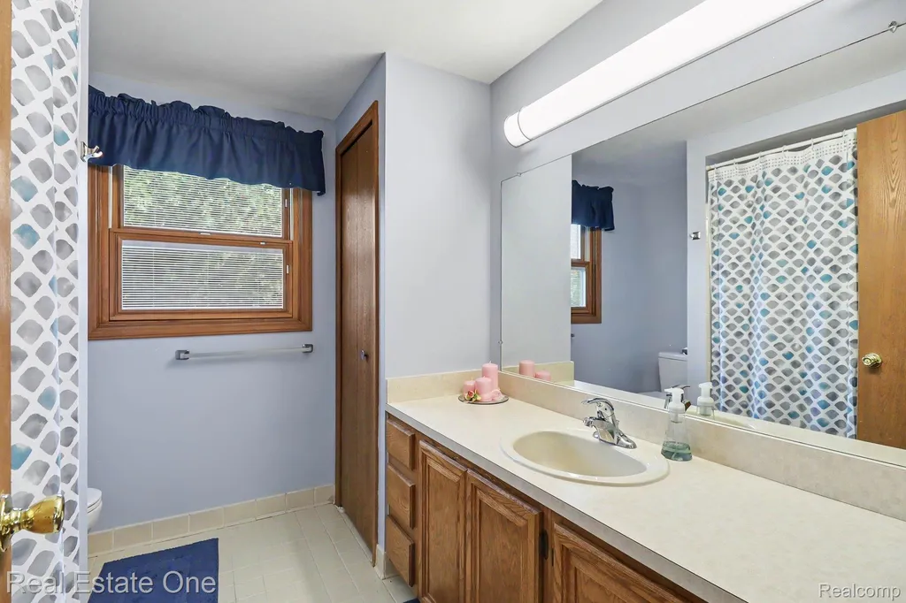 2102 Tuscany Drive Troy City MI 48085