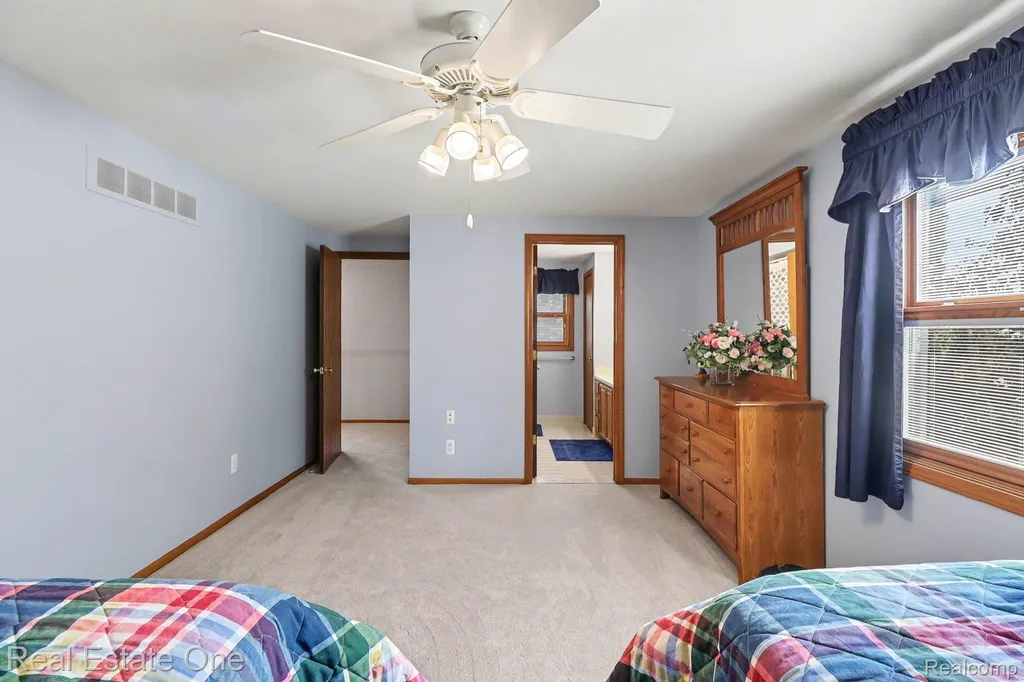 2102 Tuscany Drive Troy City MI 48085