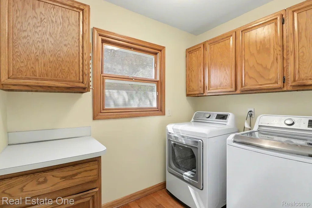 2102 Tuscany Drive Troy City MI 48085