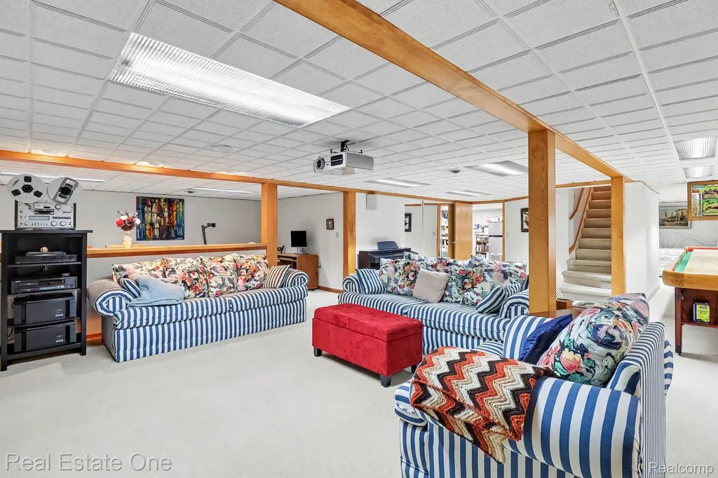 2102 Tuscany Drive Troy City MI 48085