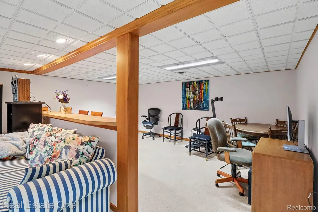 2102 Tuscany Drive Troy City MI 48085
