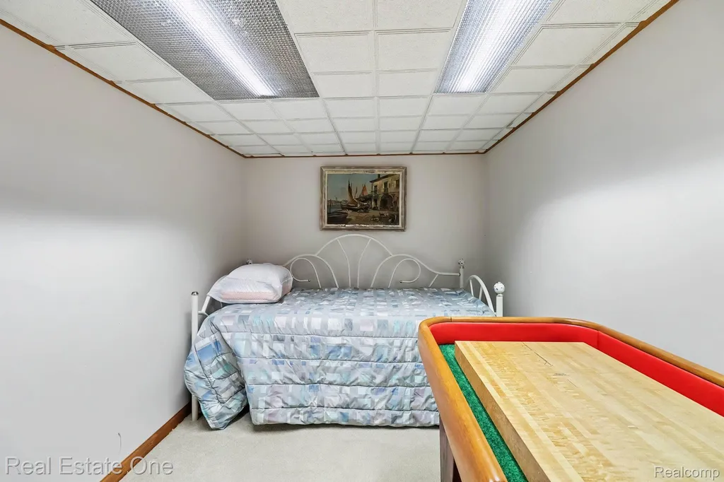2102 Tuscany Drive Troy City MI 48085