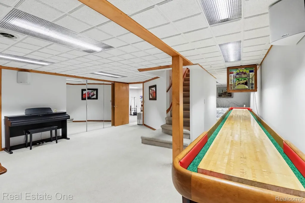2102 Tuscany Drive Troy City MI 48085