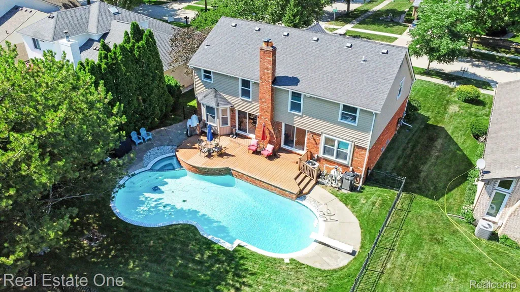 2102 Tuscany Drive Troy City MI 48085