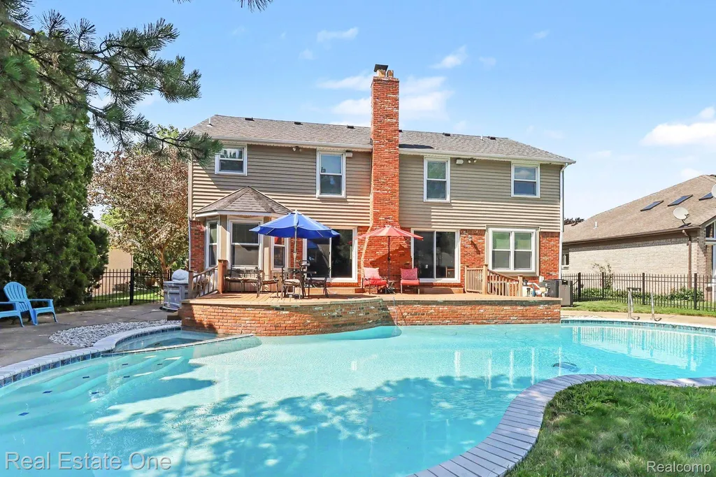 2102 Tuscany Drive Troy City MI 48085