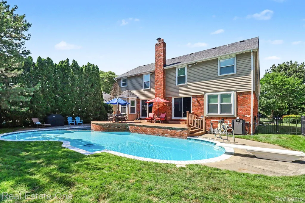 2102 Tuscany Drive Troy City MI 48085