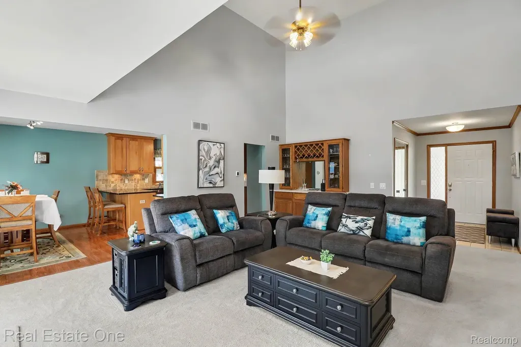 2102 Tuscany Drive Troy City MI 48085