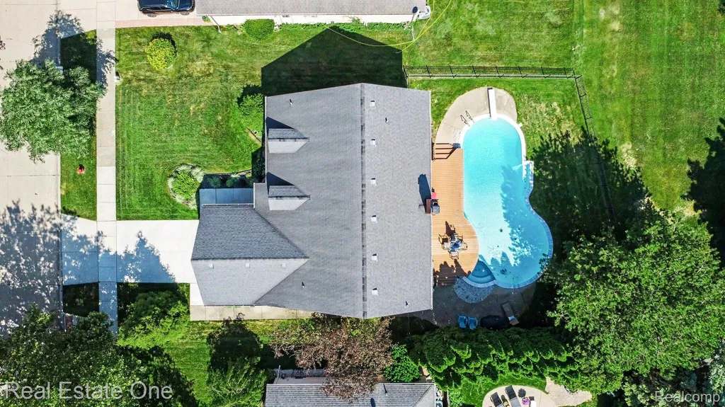 2102 Tuscany Drive Troy City MI 48085