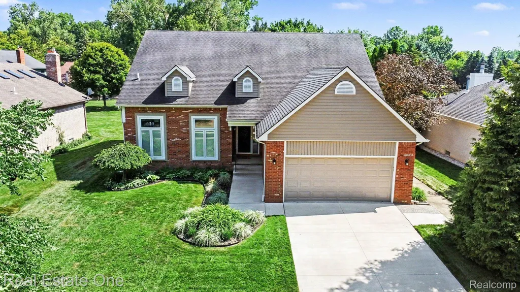 2102 Tuscany Drive Troy City MI 48085