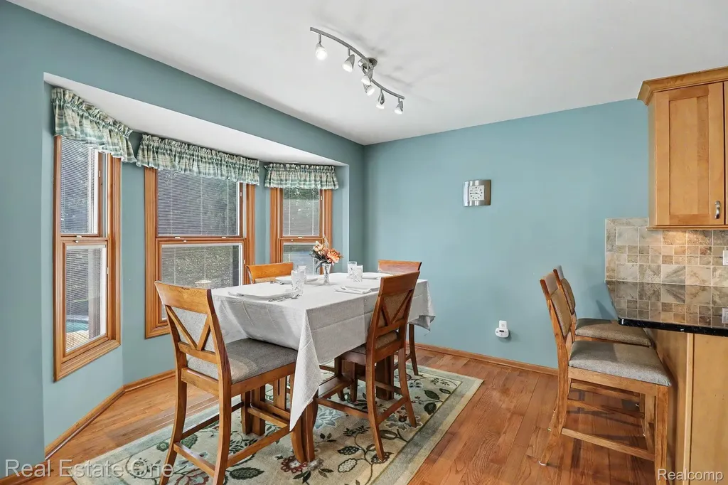 2102 Tuscany Drive Troy City MI 48085