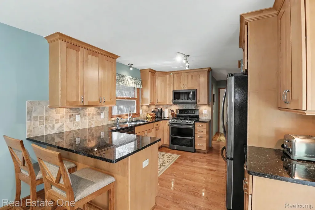 2102 Tuscany Drive Troy City MI 48085