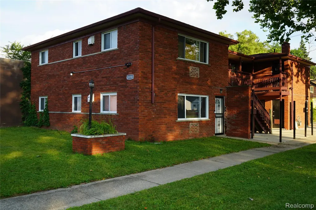 18741 Schoolcraft Detroit City MI 48223