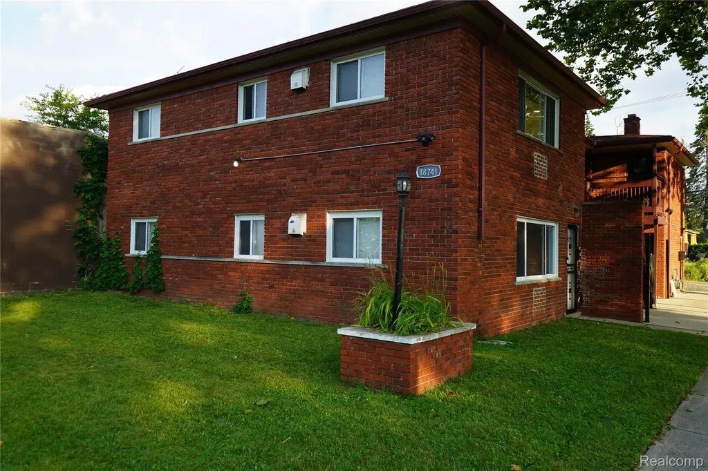 18741 Schoolcraft Detroit City MI 48223