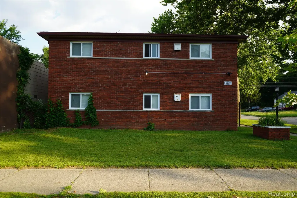 18741 Schoolcraft Detroit City MI 48223