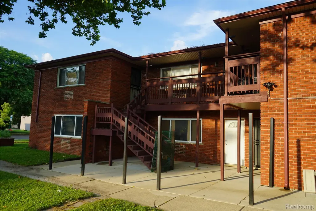 18741 Schoolcraft Detroit City MI 48223