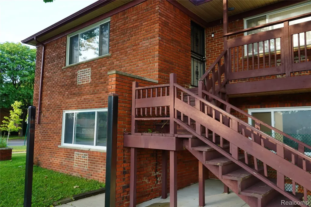 18741 Schoolcraft Detroit City MI 48223