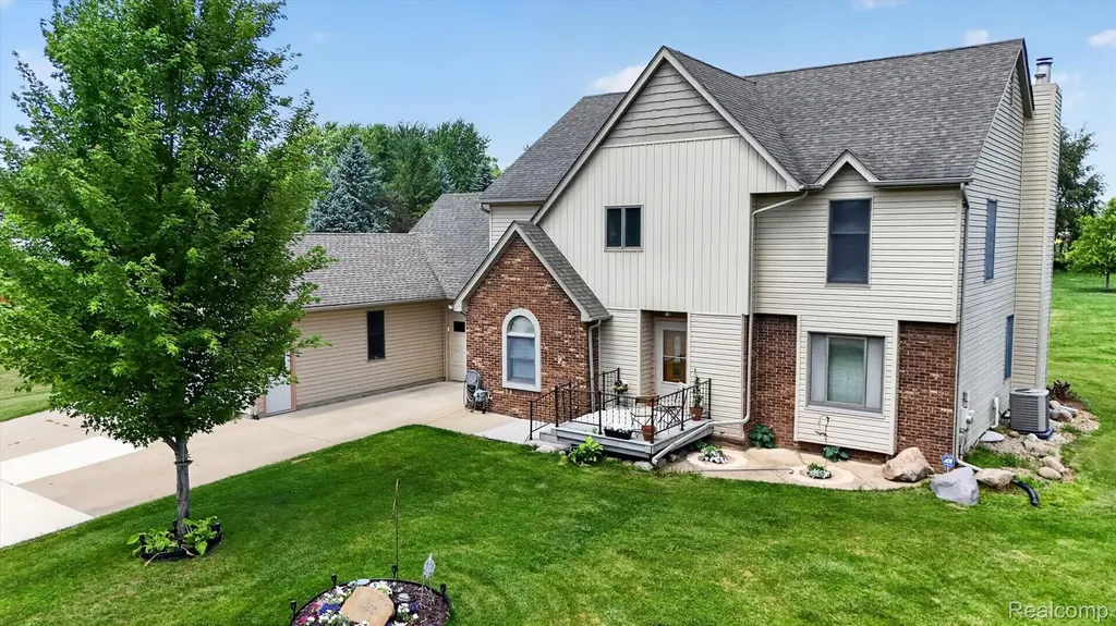 6888 Slawski Drive Handy Township MI 48836