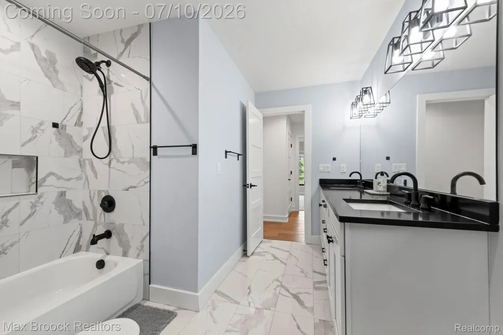 10464 Stoney Point Drive Green Oak Township MI 48178