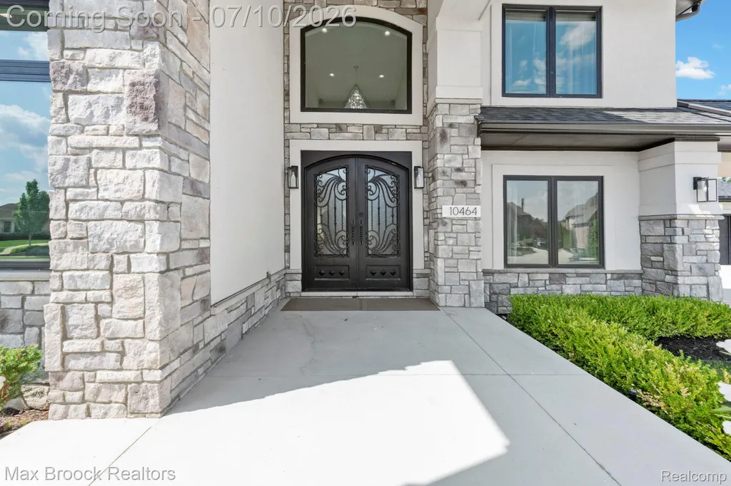 10464 Stoney Point Drive Green Oak Township MI 48178