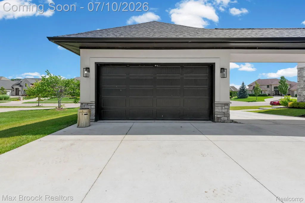 10464 Stoney Point Drive Green Oak Township MI 48178