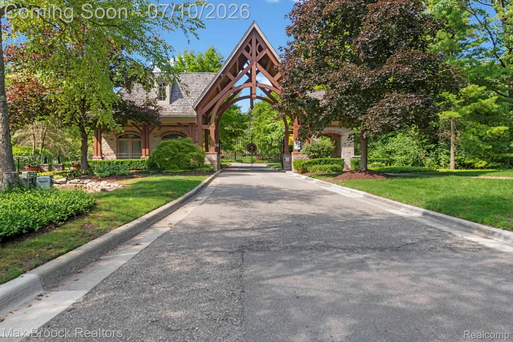 10464 Stoney Point Drive Green Oak Township MI 48178