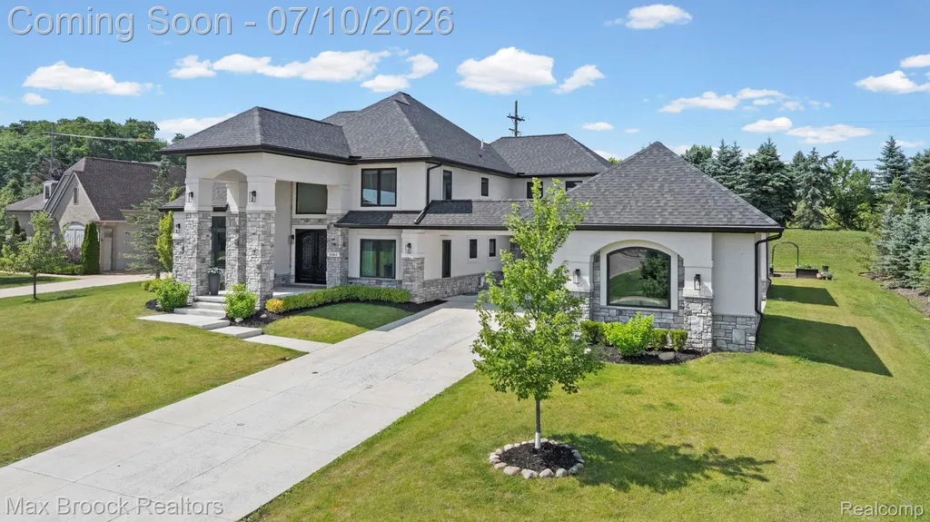 10464 Stoney Point Drive Green Oak Township MI 48178