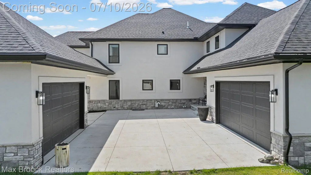 10464 Stoney Point Drive Green Oak Township MI 48178