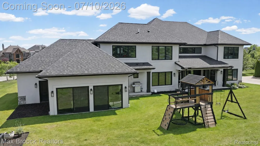 10464 Stoney Point Drive Green Oak Township MI 48178
