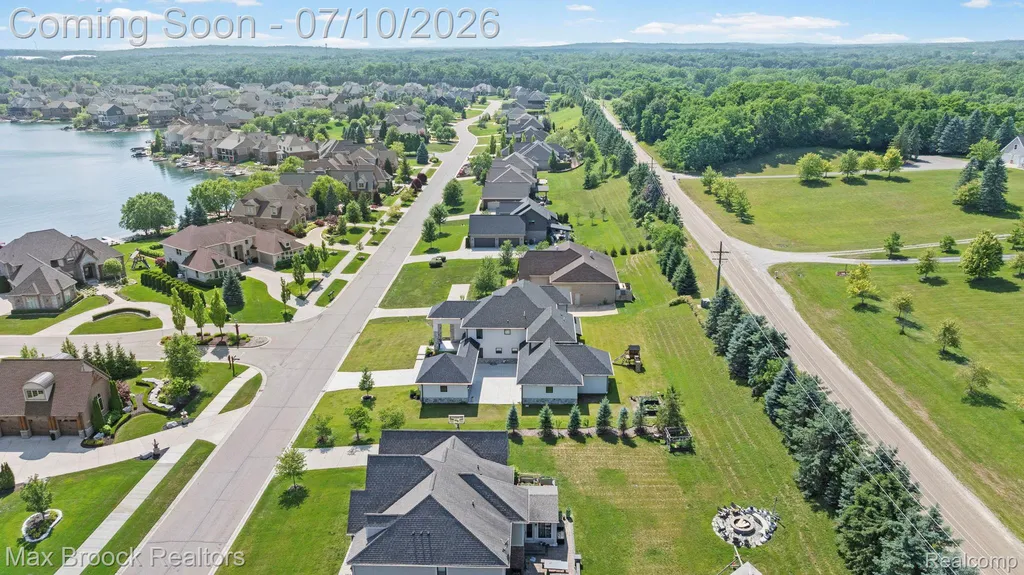 10464 Stoney Point Drive Green Oak Township MI 48178