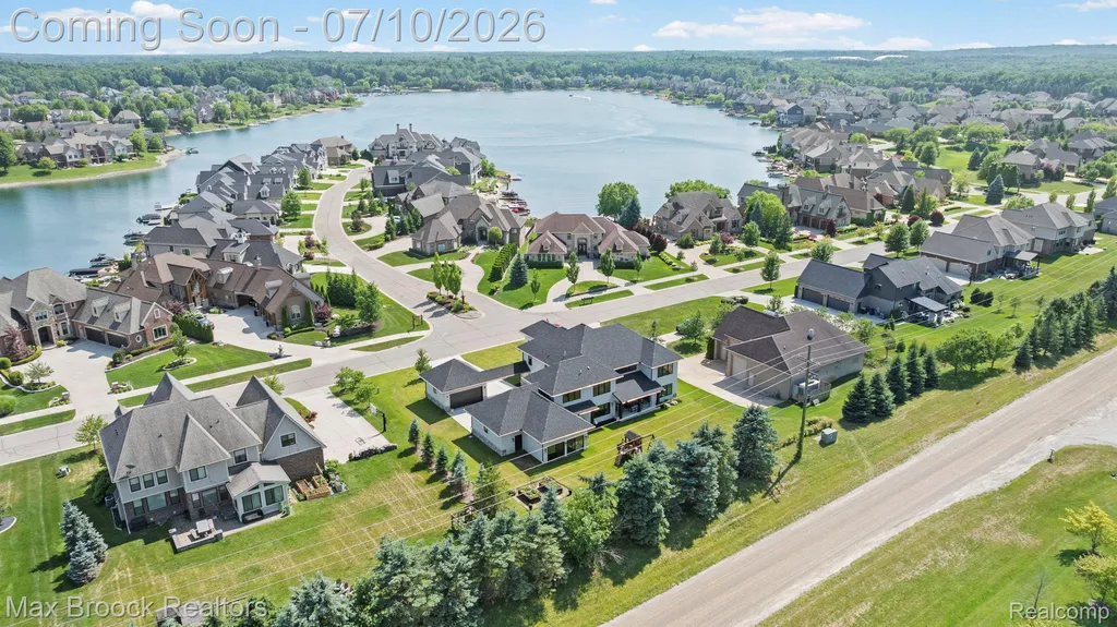 10464 Stoney Point Drive Green Oak Township MI 48178