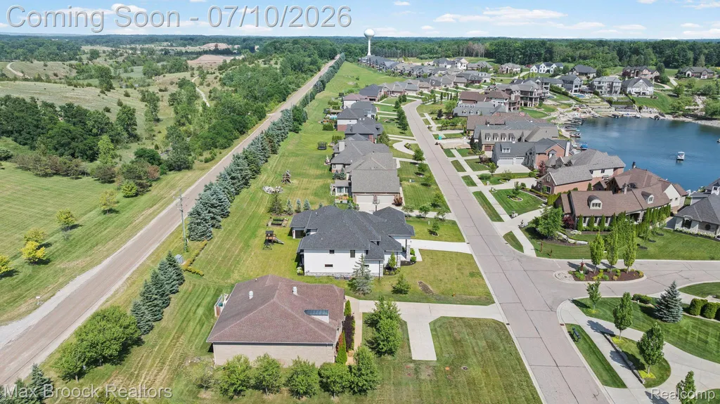 10464 Stoney Point Drive Green Oak Township MI 48178
