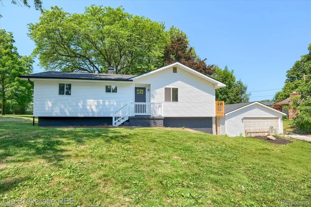 1401 Hillside Drive Flint Charter Township MI 48532