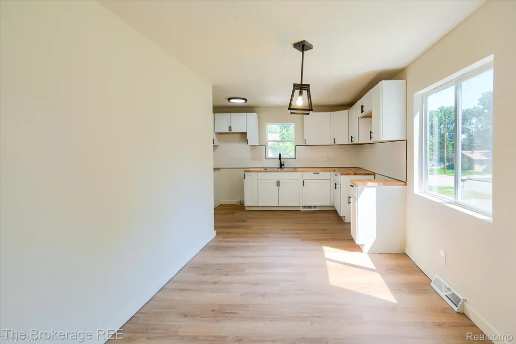 1401 Hillside Drive Flint Charter Township MI 48532