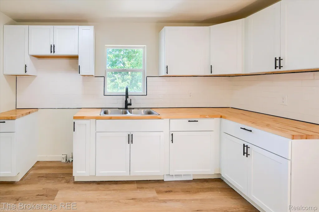 1401 Hillside Drive Flint Charter Township MI 48532