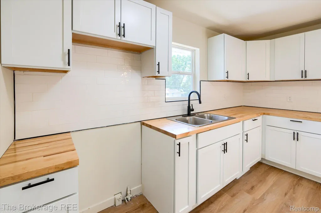 1401 Hillside Drive Flint Charter Township MI 48532
