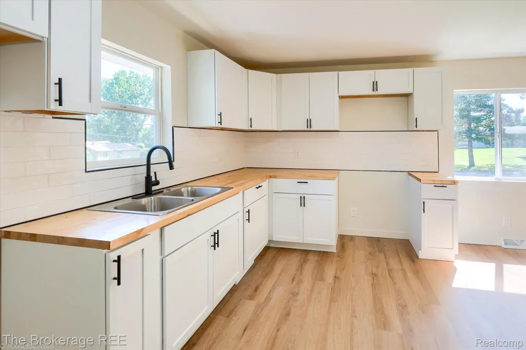 1401 Hillside Drive Flint Charter Township MI 48532