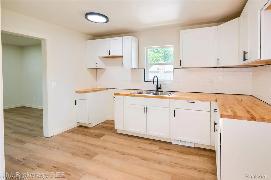 1401 Hillside Drive Flint Charter Township MI 48532