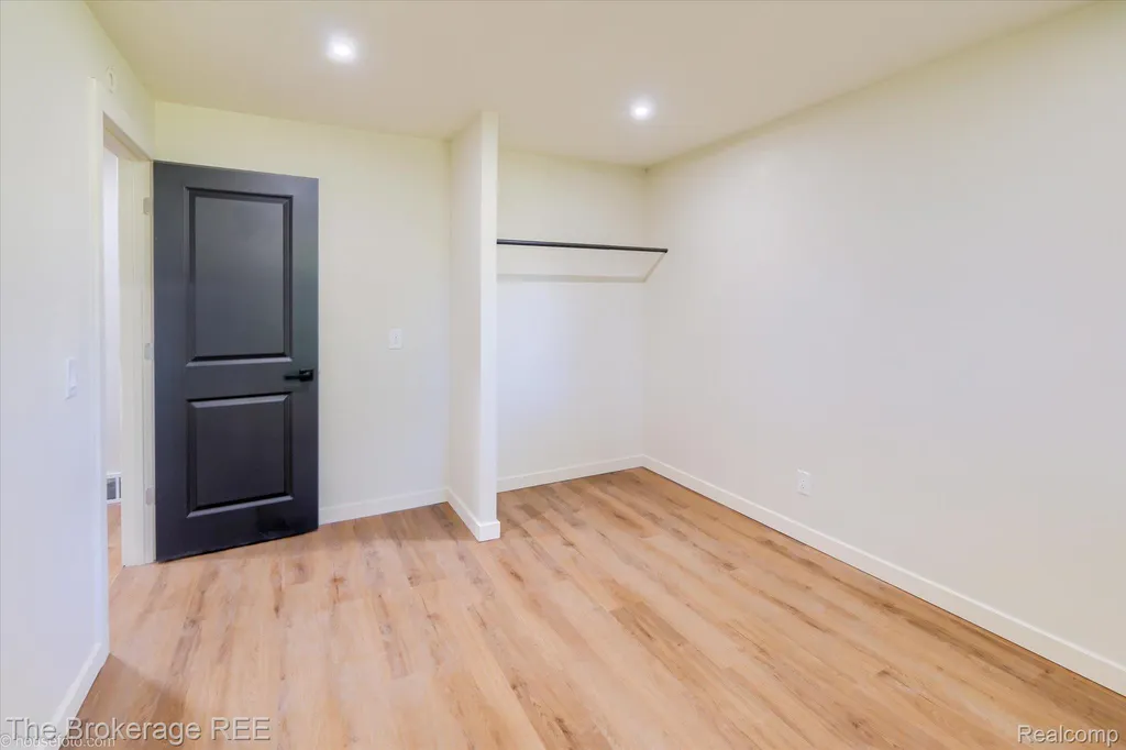 1401 Hillside Drive Flint Charter Township MI 48532